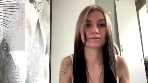 Snapshot of catinagaznes chatting on 10.11.25 Lola online show from 10.11.25