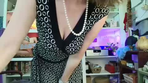 Snapshot of catnips_cabaret chatting on 09.08.25 some call me djcatnips some call me CC but i love it when you call me miss catnips  online show from 09.08.25