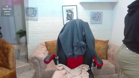 Snapshot of cattalheya chatting on 10.13.25 Catta online show from 10.13.25