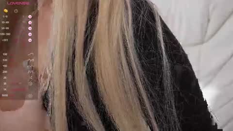 Snapshot of cattch_me chatting on 10.31.25 cattch_me online show from 10.31.25