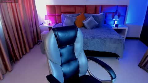 Snapshot of catti_brie_ chatting on 10.23.25 catti_brie_ online show from 10.23.25