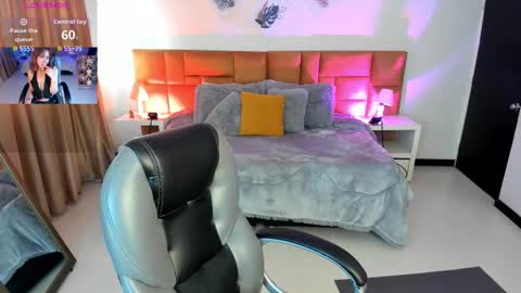 Snapshot of catti_brie_ chatting on 10.30.25 catti_brie_ online show from 10.30.25