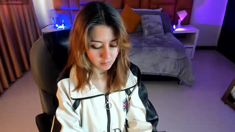 Snapshot of catti_brie_ chatting on 11.10.25 catti_brie_ online show from 11.10.25