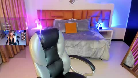 Snapshot of catti_brie_ chatting on 11.15.25 catti_brie_ online show from 11.15.25