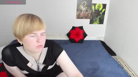 cattie_w_ online show from 11.08.25