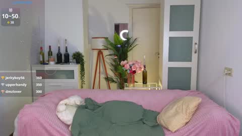 Snapshot of caty_cuddly chatting on 01.17.25 caty_cuddly online show from 01.17.25