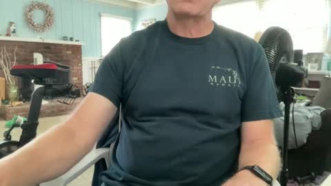 Snapshot of cbjohnjohn chatting on 10.03.25 John online show from 10.03.25