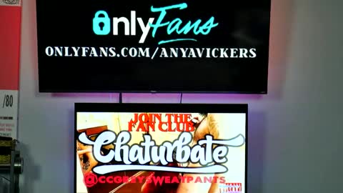Snapshot of ccgreysweatpants chatting on 01.18.25 WHAT CAN YOU GET US TO DO online show from 01.18.25