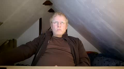 Snapshot of cebas chatting on 01.21.25 cebas online show from 01.21.25