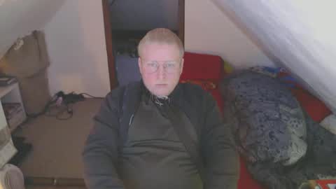 Snapshot of cebas chatting on 02.19.25 cebas online show from 02.19.25