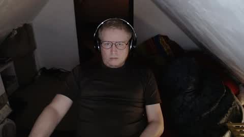 Snapshot of cebas chatting on 02.26.25 cebas online show from 02.26.25