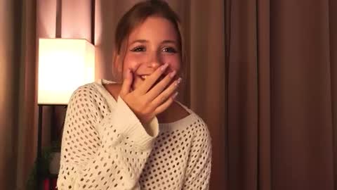 Snapshot of ceceliapidcock chatting on 11.23.25 Lina online show from 11.23.25