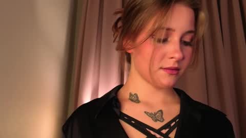 Snapshot of ceceliapidcock chatting on 11.29.25 Lina online show from 11.29.25