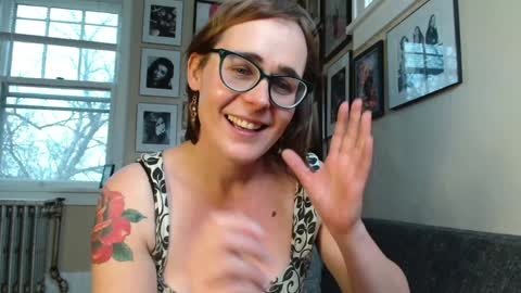 Snapshot of cecilysaintclaire chatting on 12.18.24 Cecily Saint Claire online show from 12.18.24