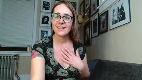 Snapshot of cecilysaintclaire chatting on 12.26.24 Cecily Saint Claire online show from 12.26.24