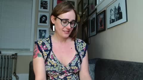 Snapshot of cecilysaintclaire chatting on 01.28.25 Cecily Saint Claire online show from 01.28.25
