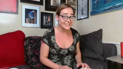 Snapshot of cecilysaintclaire chatting on 09.24.25 Cecily Saint Claire online show from 09.24.25