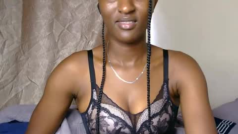 Snapshot of cee_queen chatting on 06.18.26 cee_queen online show from 06.18.26