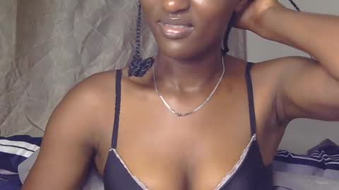 Snapshot of cee_queen chatting on 06.21.26 cee_queen online show from 06.21.26
