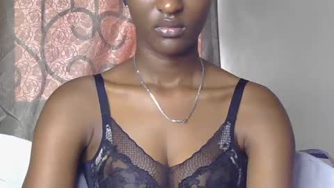 Snapshot of cee_queen chatting on 06.26.26 cee_queen online show from 06.26.26
