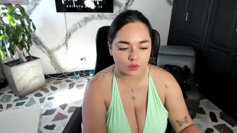 Snapshot of celesstebruce chatting on 12.01.25 meli online show from 12.01.25