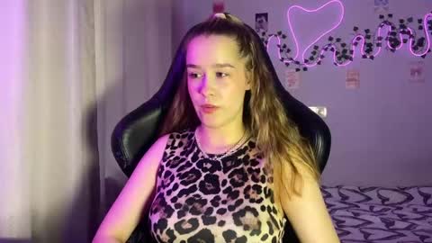 Snapshot of celestara_moon chatting on 11.18.25 celestara_moon online show from 11.18.25