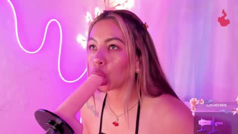 Hello guys my name is Sofi and Lizzie and  Vanessa online show from 10.02.25