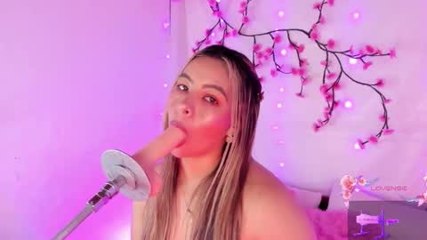 Hello guys my name is Sofi and Lizzie and  Vanessa online show from 10.18.25