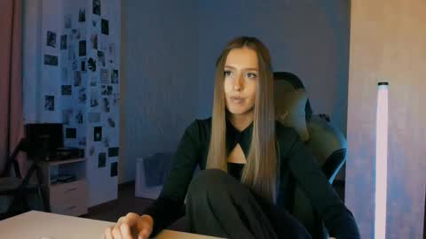 Snapshot of cexsuline chatting on 12.13.25 my name is Eva online show from 12.13.25