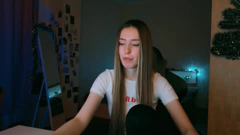 Snapshot of cexsuline chatting on 12.21.25 my name is Eva online show from 12.21.25