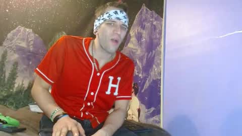 Snapshot of cguffey2284 chatting on 01.01.25 cguffey2284 online show from 01.01.25