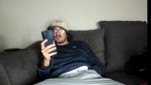 Snapshot of chadpowerz chatting on 11.08.25 Lydong online show from 11.08.25