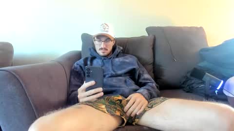 Snapshot of chadpowerz chatting on 11.08.25 Lydong online show from 11.08.25