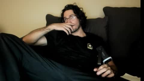 Snapshot of chadpowerz chatting on 11.12.25 Lydong online show from 11.12.25