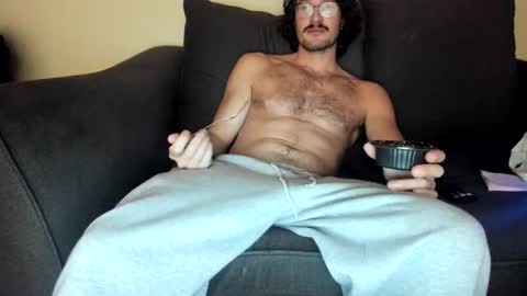 Snapshot of chadpowerz chatting on 11.21.25 Lydong online show from 11.21.25