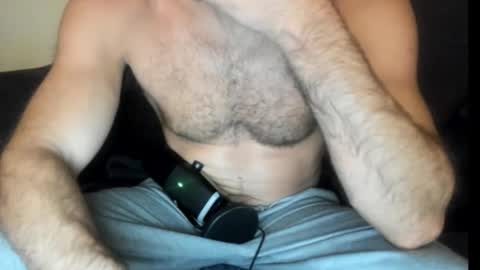 Snapshot of chadpowerz chatting on 11.26.25 Lydong online show from 11.26.25