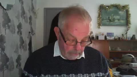 Snapshot of champers37 chatting on 12.22.24 Champers online show from 12.22.24