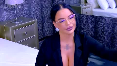 Snapshot of chanelledy1 chatting on 10.13.25 chanelledy1 online show from 10.13.25