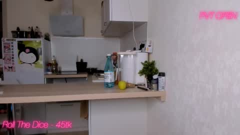 Snapshot of channeluwu chatting on 02.27.25 Holly online show from 02.27.25