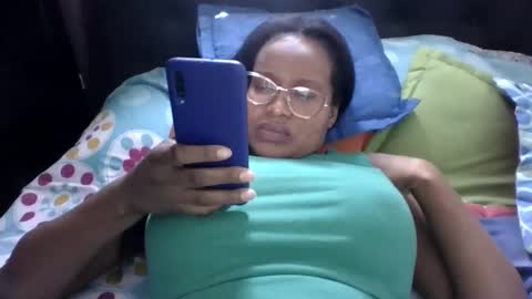 Snapshot of chantal99 chatting on 09.20.25 chantal99 online show from 09.20.25