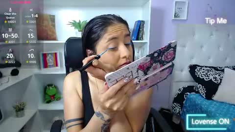 Snapshot of chantal_adams0 chatting on 06.16.26 chantal online show from 06.16.26