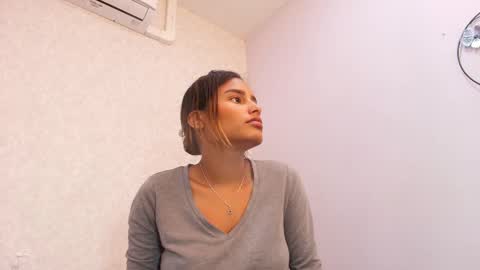 Raquel  online show from 10.03.25