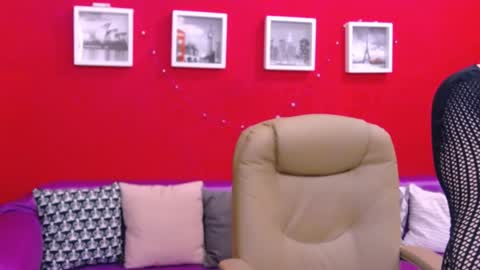 The Queen online show from 01.25.25