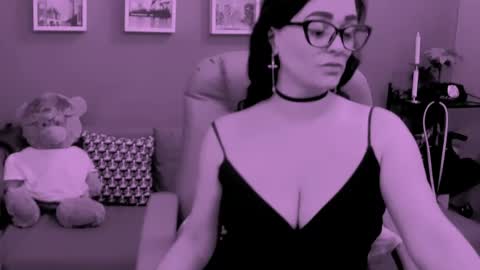 Snapshot of chantallovely chatting on 04.24.26 The Queen online show from 04.24.26