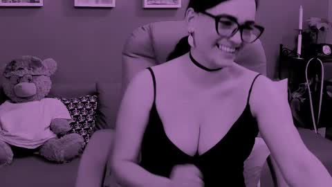 Snapshot of chantallovely chatting on 04.25.26 The Queen online show from 04.25.26