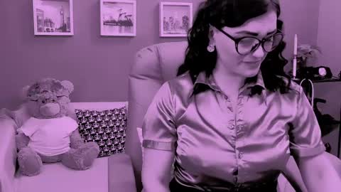 Snapshot of chantallovely chatting on 04.30.26 The Queen online show from 04.30.26