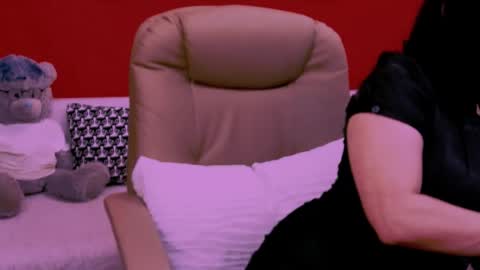 Snapshot of chantallovely chatting on 05.18.26 The Queen online show from 05.18.26