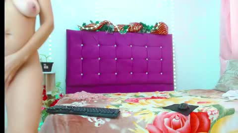 Snapshot of chantalsemenova2023 chatting on 12.11.24 chantal sweety  and horny latina for u online show from 12.11.24