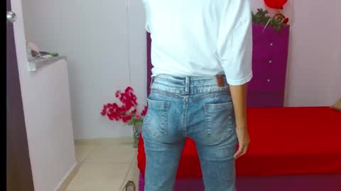 Snapshot of chantalsemenova2023 chatting on 01.05.25 chantal sweety  and horny latina for u online show from 01.05.25