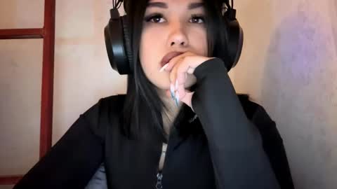 Snapshot of charalilleberg chatting on 12.02.25 Lola online show from 12.02.25